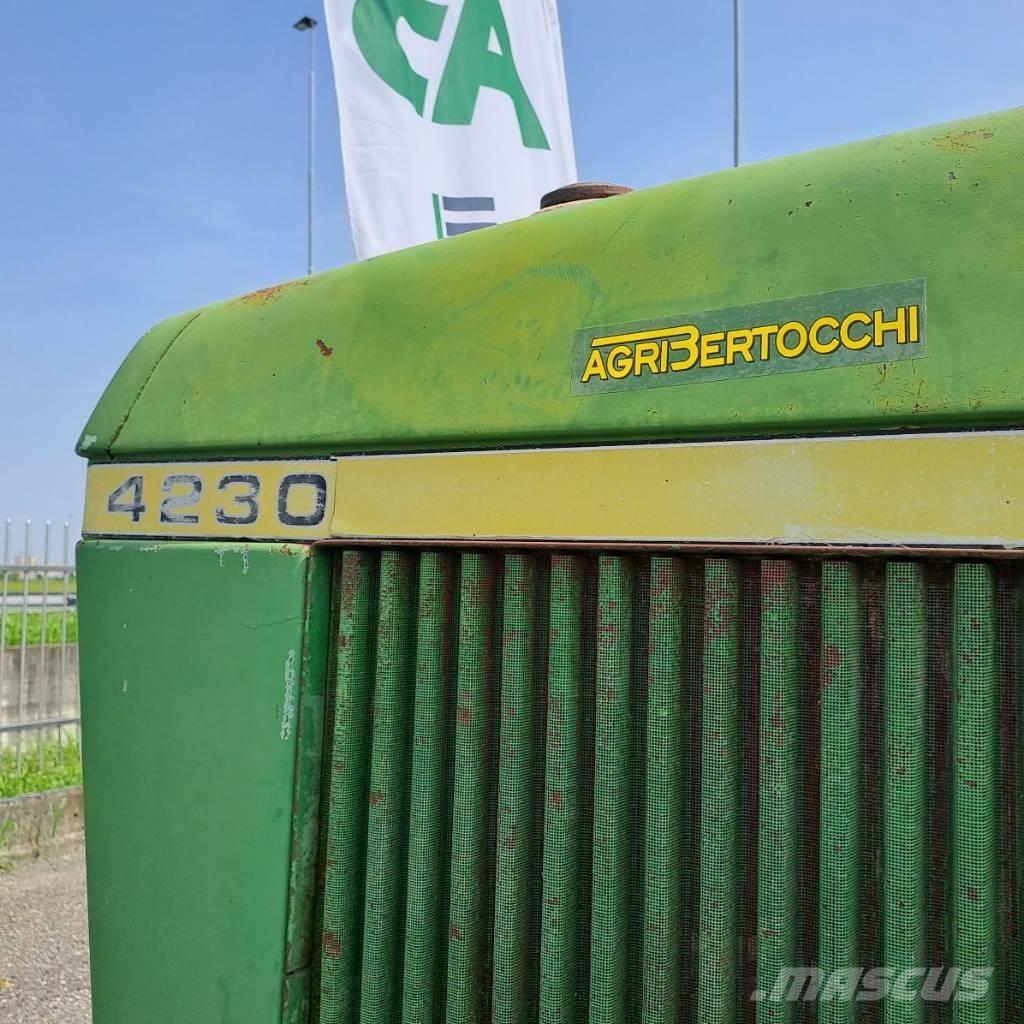 John Deere 4230 Traktorer
