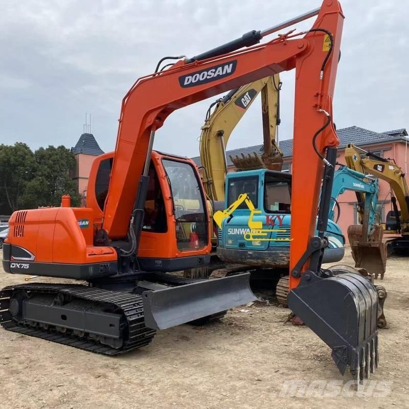 Doosan DX 75-9 Bandgrävare