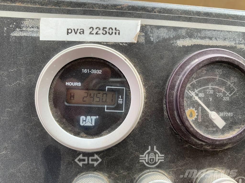 CAT PS 300 B Pneumatiska Hjulvältar