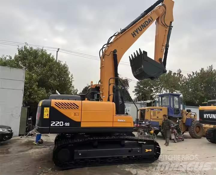 Hyundai R220-9S Bandgrävare