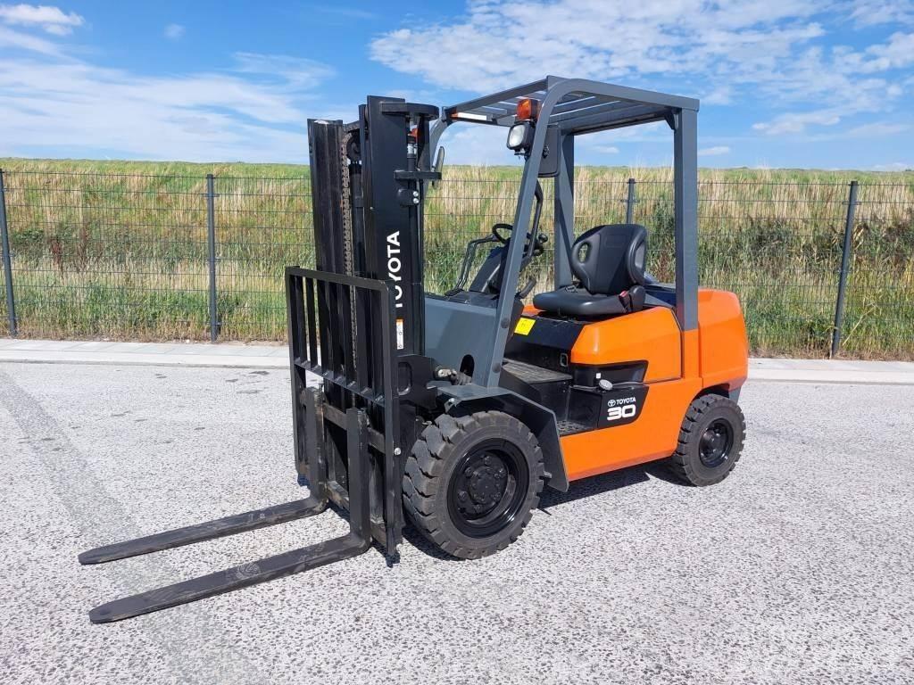 Toyota FDZN30 Dieselmotviktstruckar