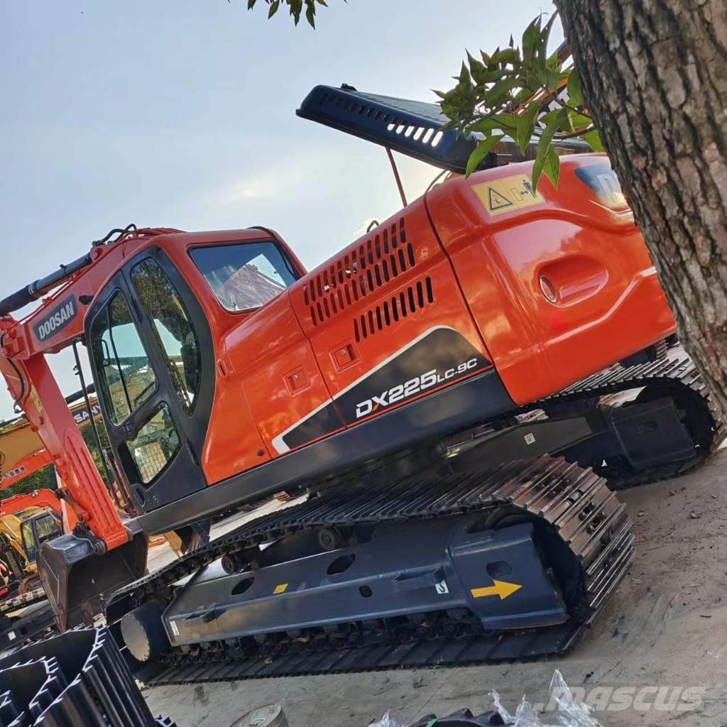 Doosan DX 225 LC Bandgrävare