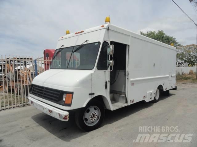 GMC P30 Plogbilar