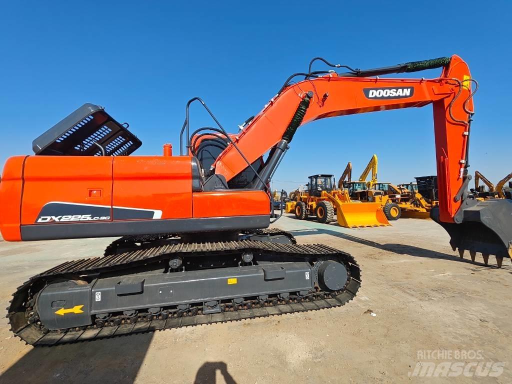 Doosan DX 225 LC Bandgrävare