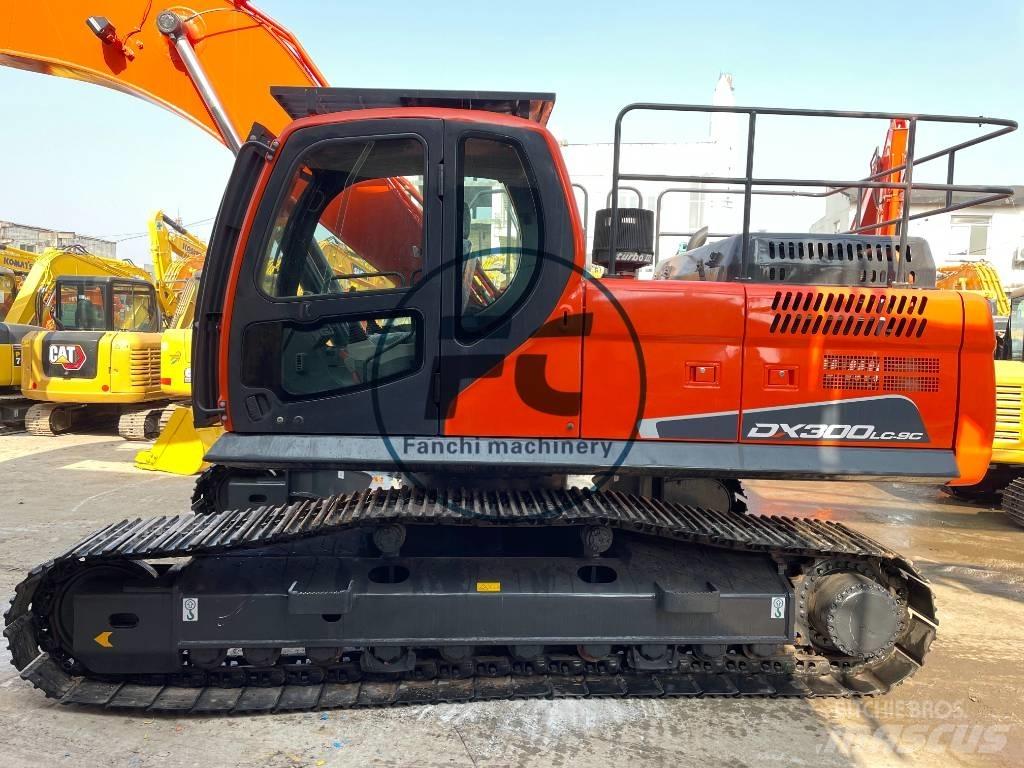 Doosan DX300 Bandgrävare