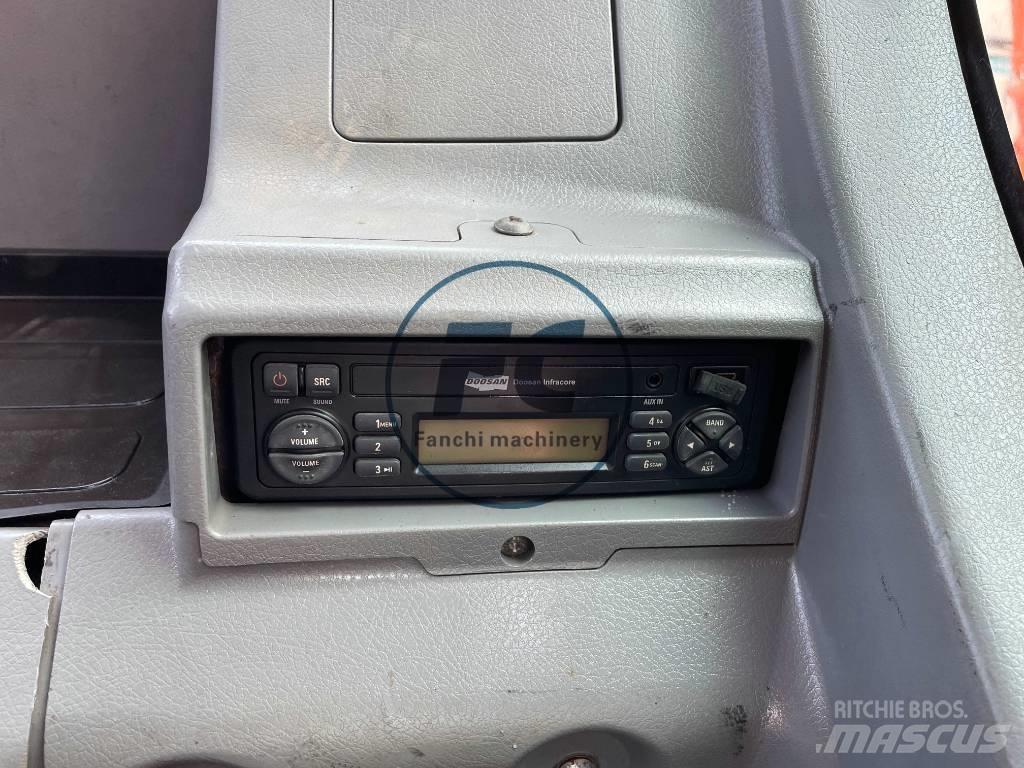 Doosan DX300 Bandgrävare