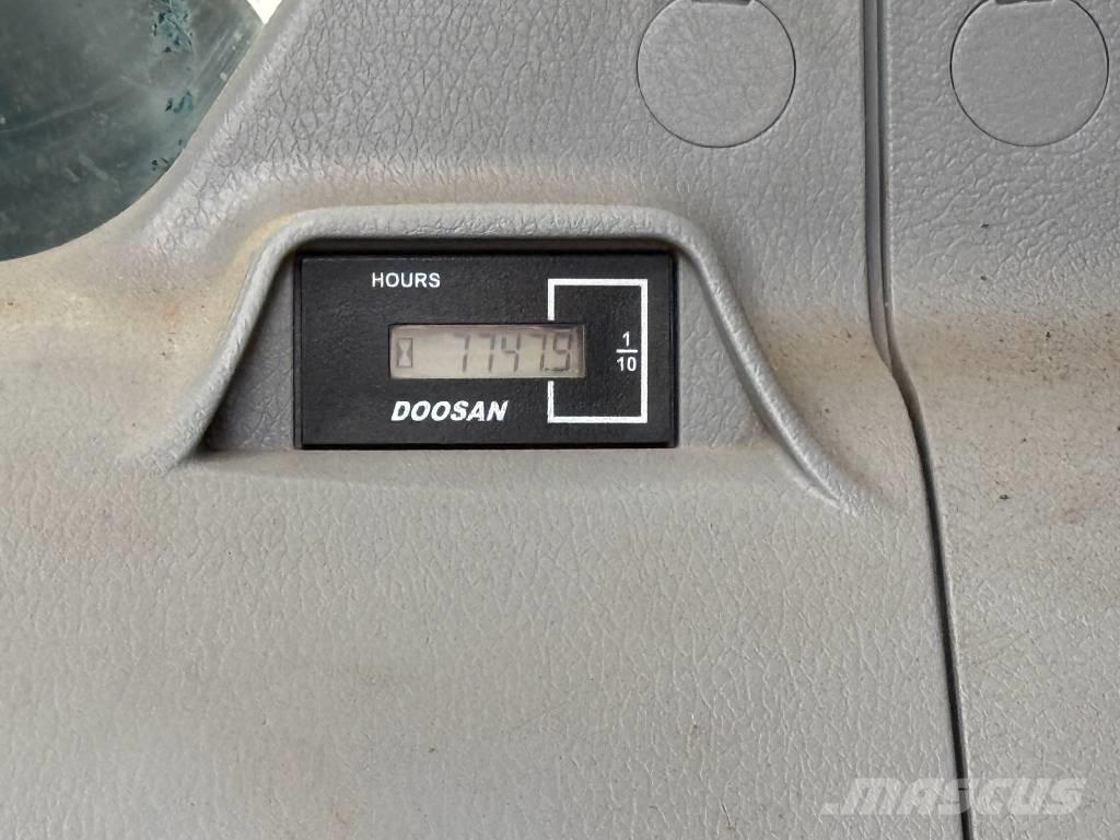 Doosan DX 225 LC-5 Bandgrävare