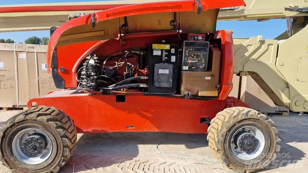 JLG 800AJ Bomliftar