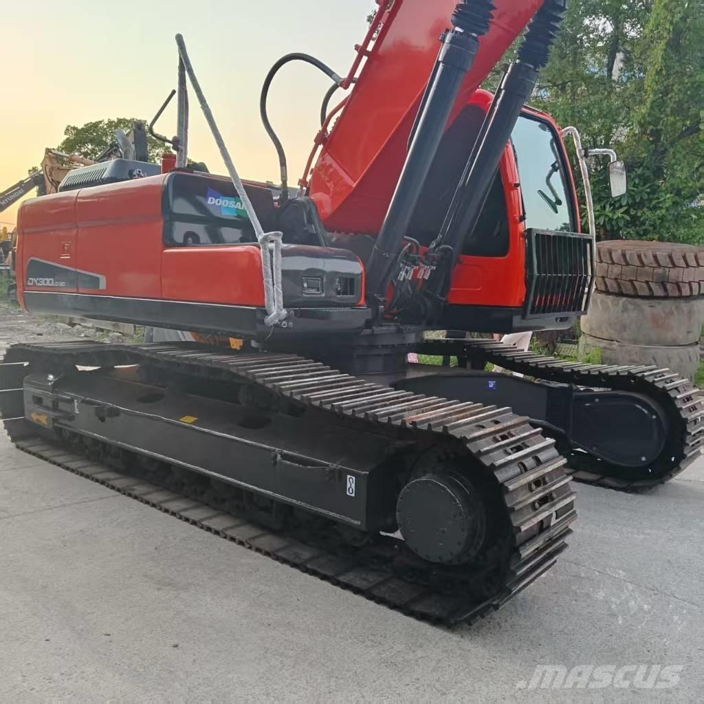 Doosan DX 300 Bandgrävare
