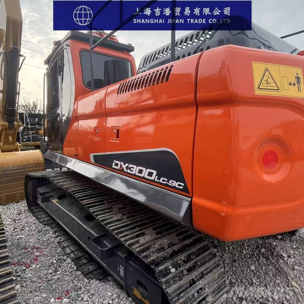 Doosan DX 300 LC Bandgrävare
