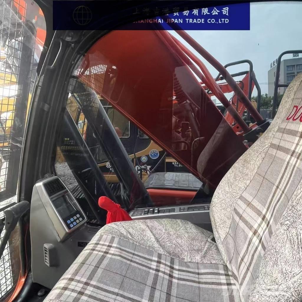 Doosan DX 300 LC Bandgrävare