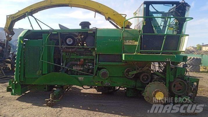 John Deere 7300  arm Bommar och stickor
