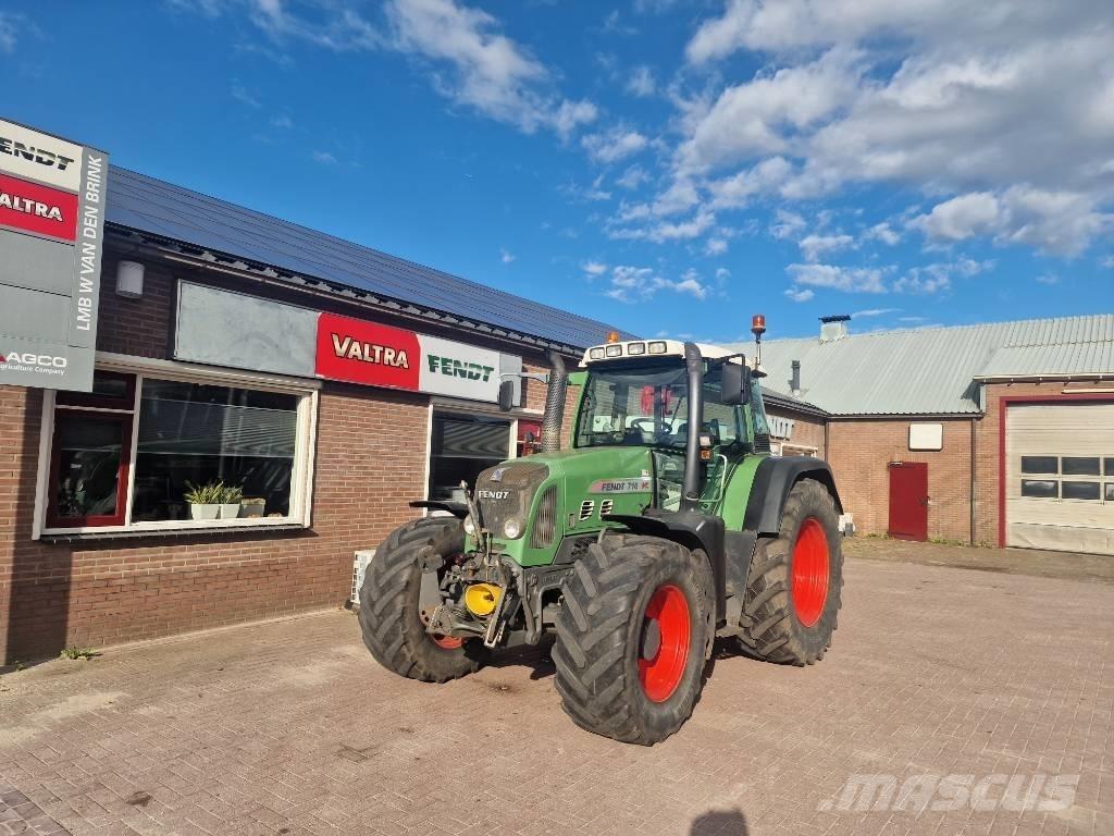 Fendt 716 com 3 Traktorer