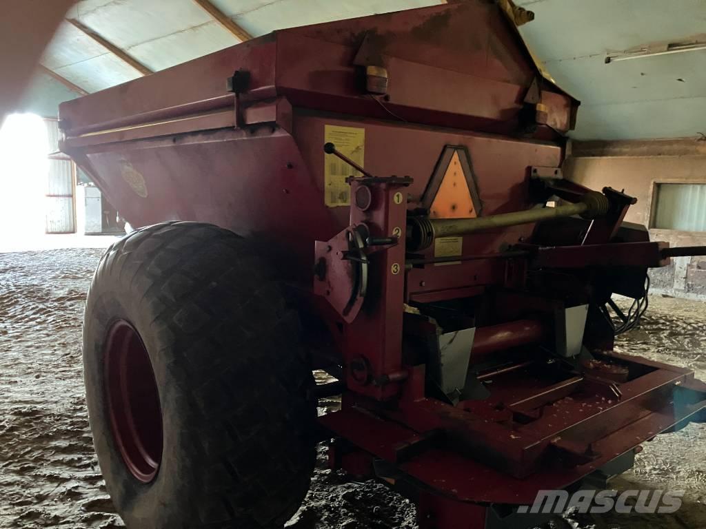 Bredal B 4 Fast- och kletgödselspridare