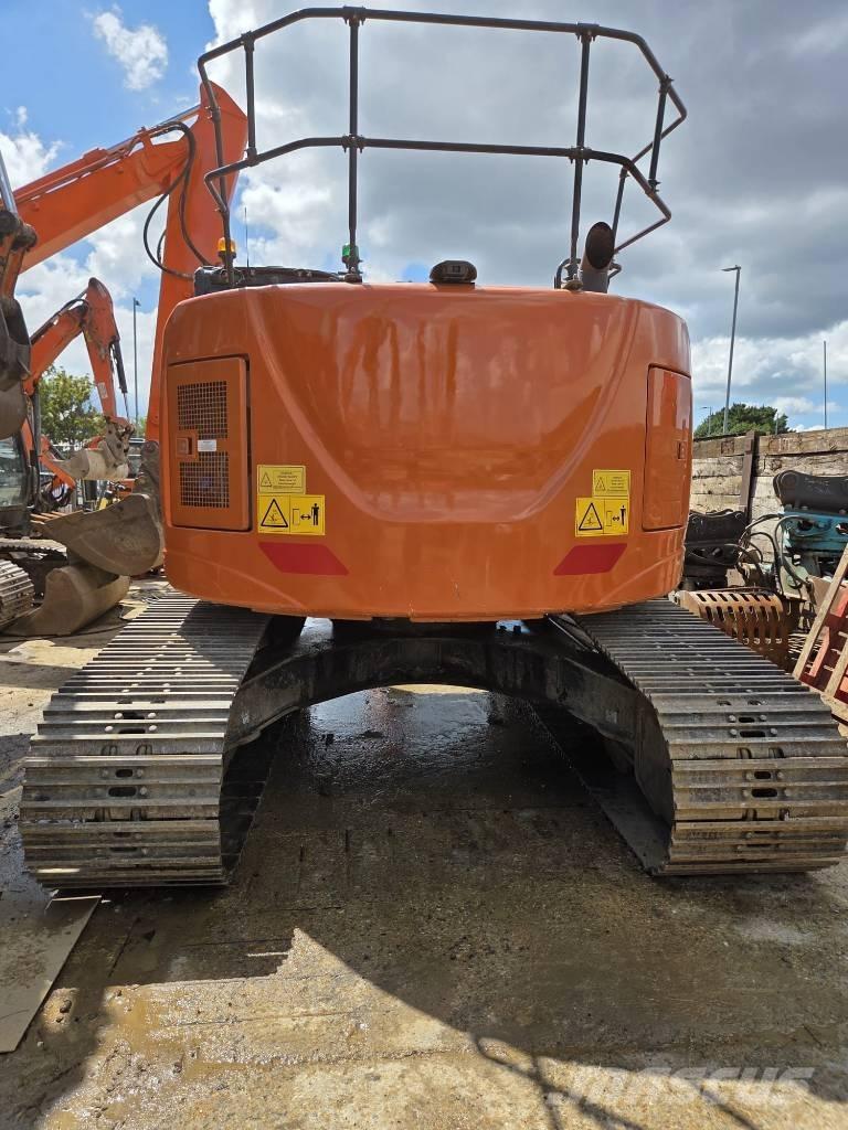 Hitachi ZX225US-6 Bandgrävare