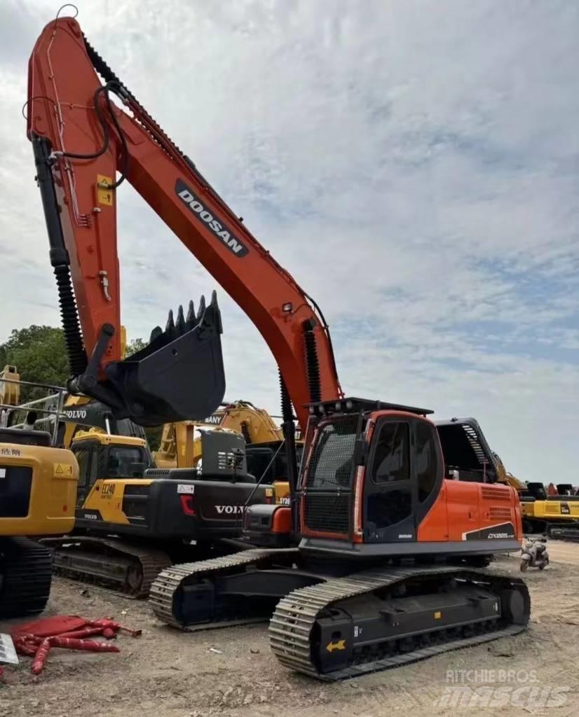 Doosan DX 225 Bandgrävare