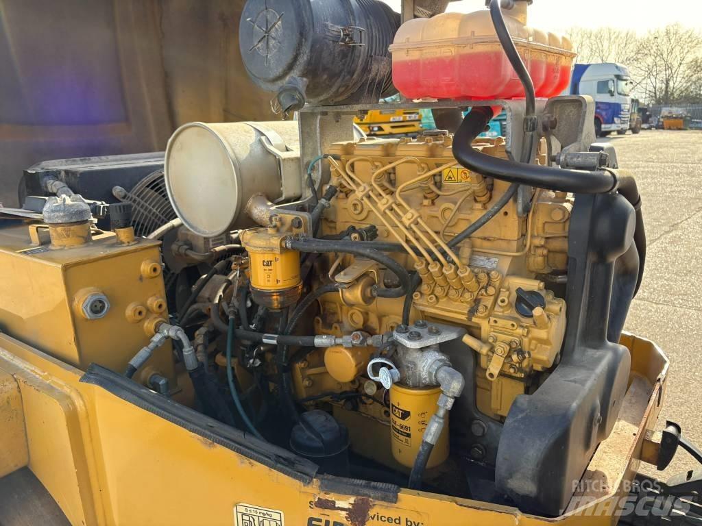 CAT CB 34 B Tvåvalsvältar