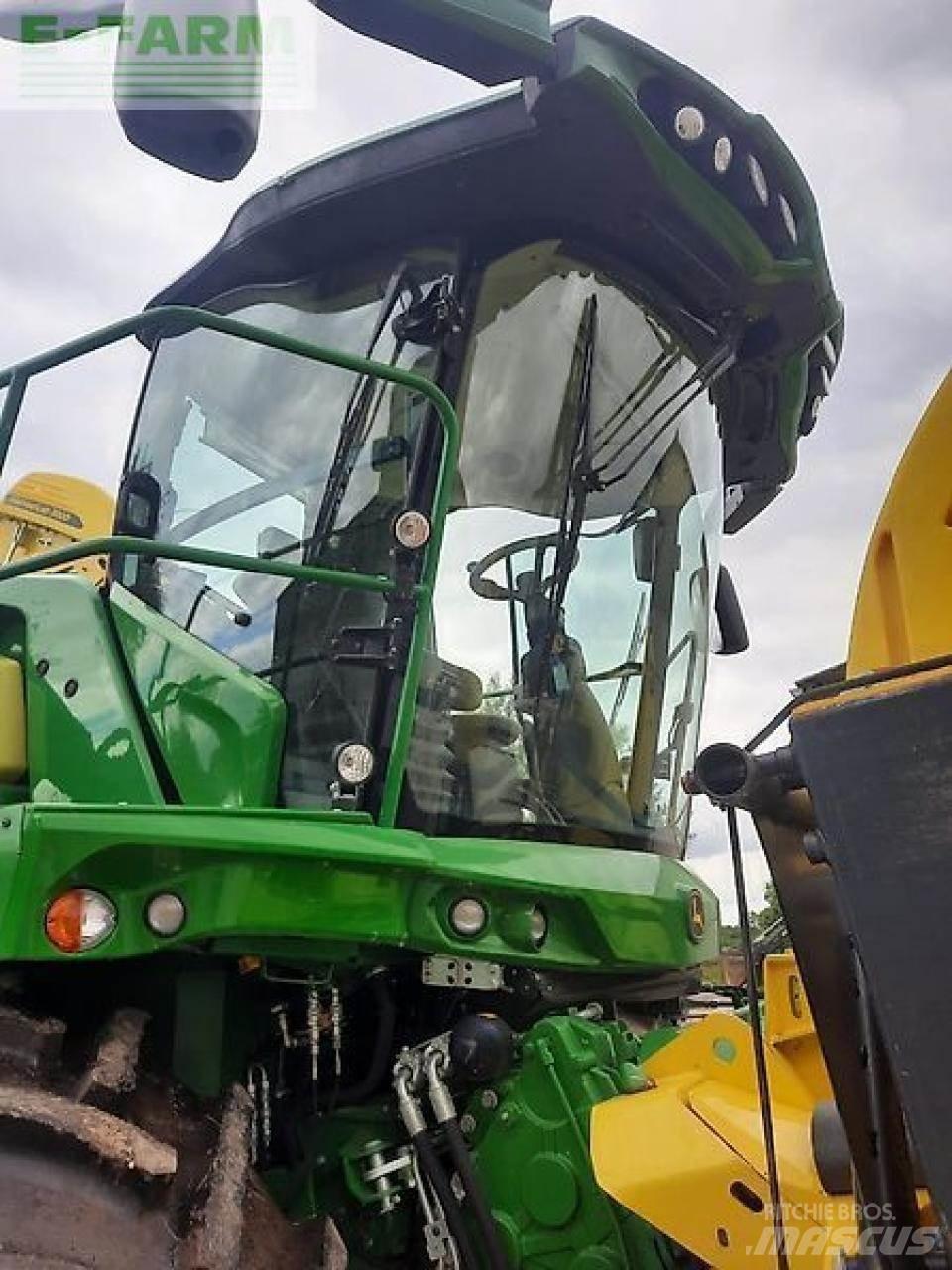 John Deere 8200i Självgående fälthackar
