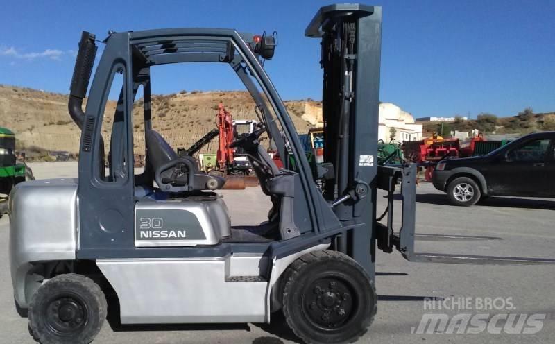 Nissan FGD02A30Q Dieselmotviktstruckar