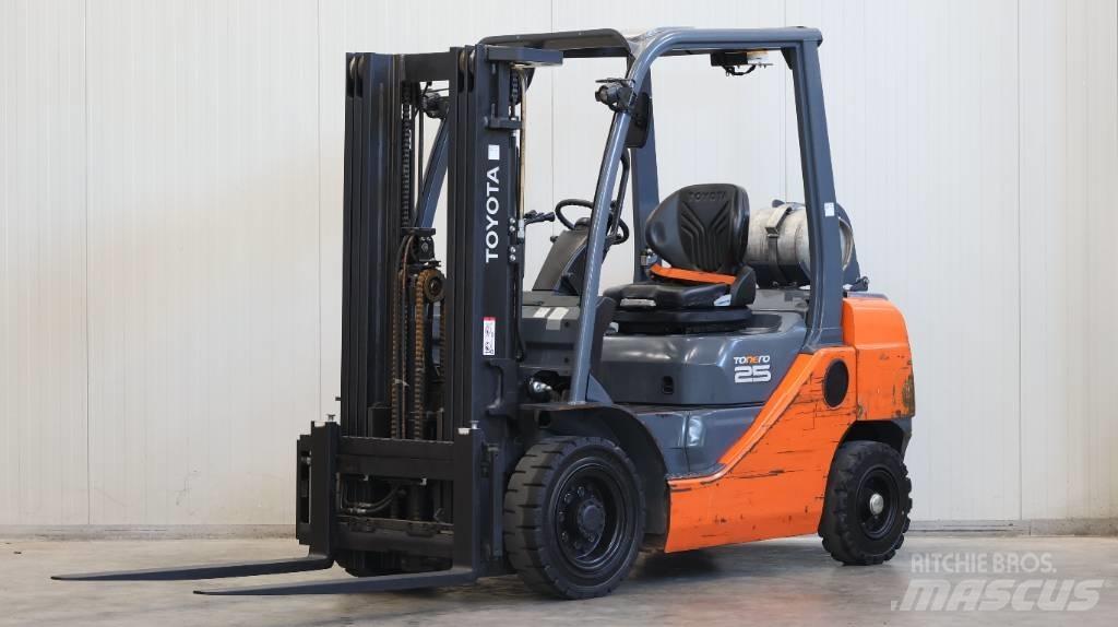 Toyota 02-8 FGF 25 Gasolmotviktstruckar