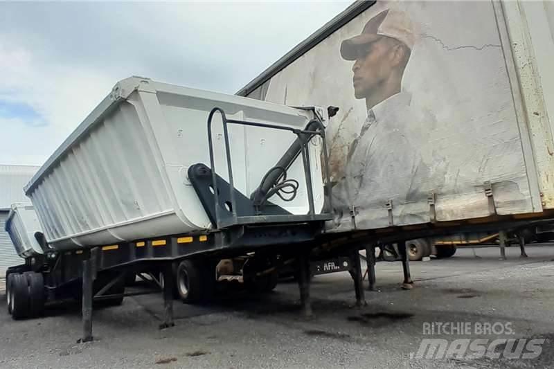 Afrit SIDE TIPPER Övriga släp