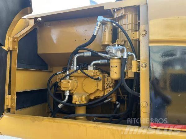 CAT 320 C L Bandgrävare