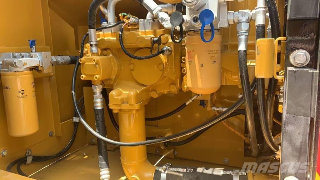 CAT 325 D L Bandgrävare