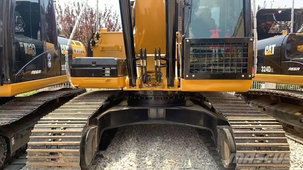 CAT 325 D L Bandgrävare