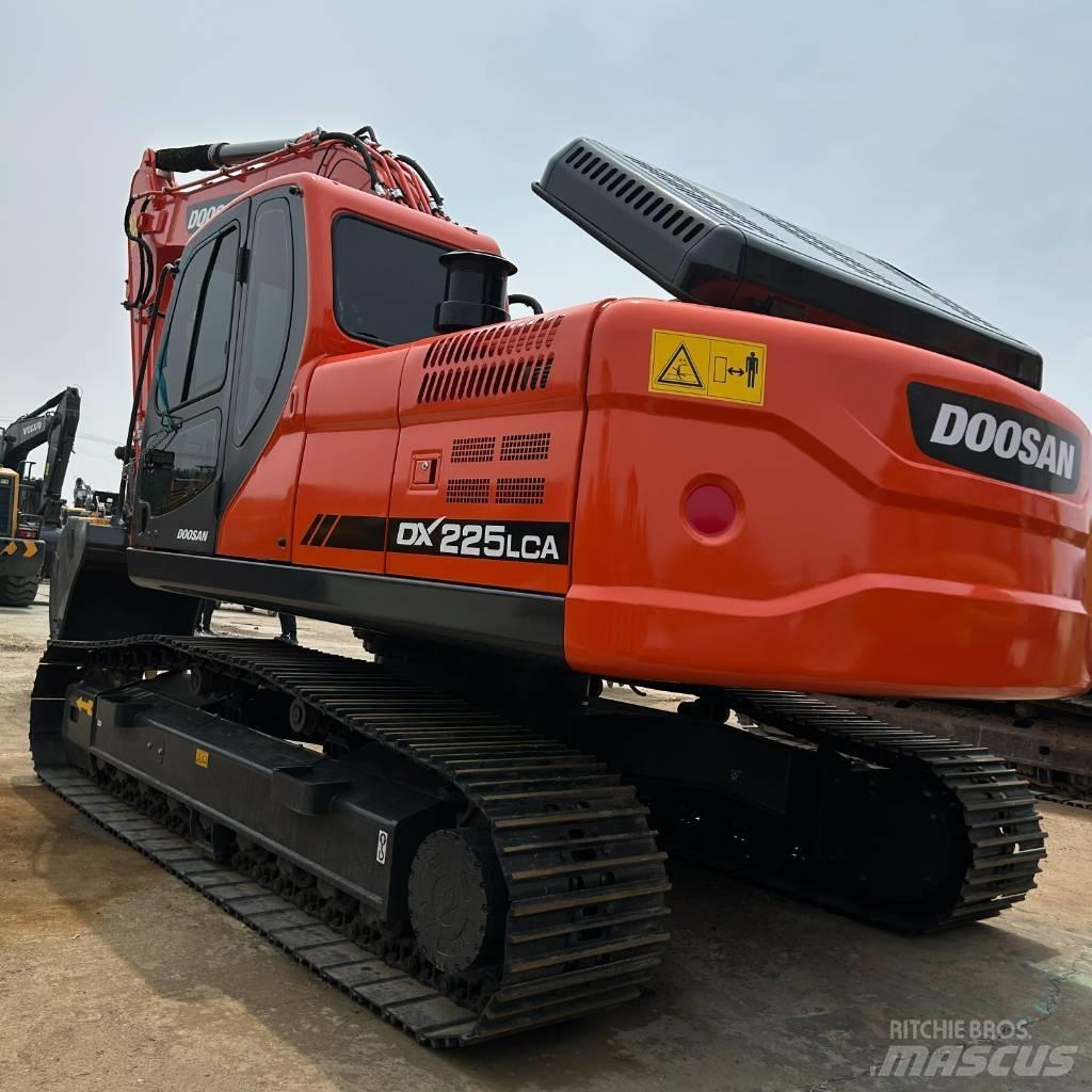 Doosan DX 225 LC Bandgrävare