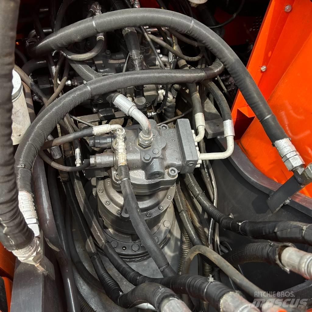 Doosan DX 225 LC Bandgrävare