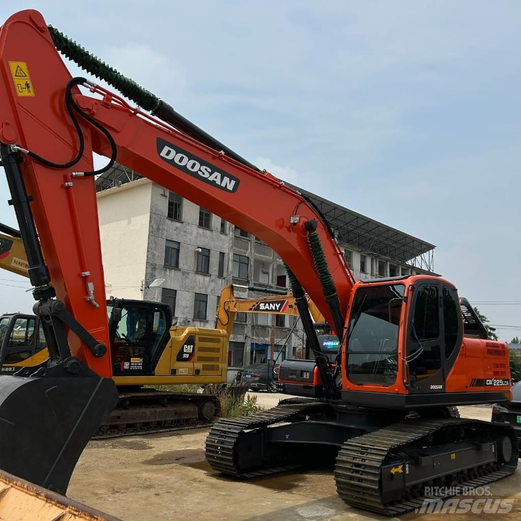 Doosan DX 225 LC Bandgrävare