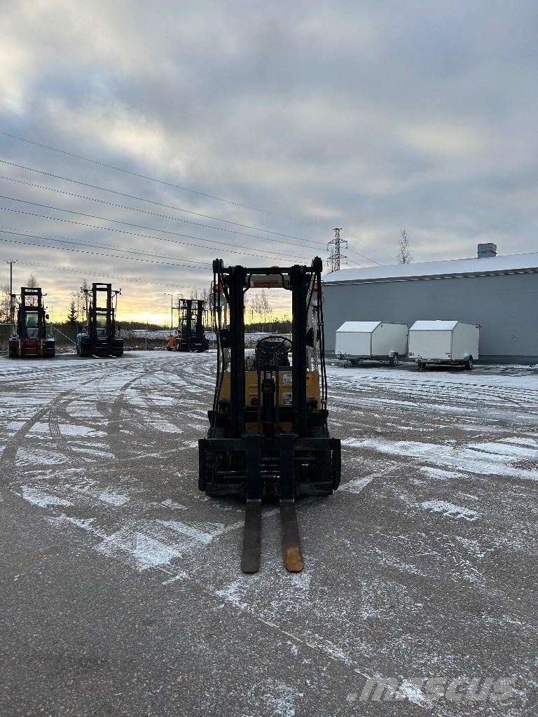 TCM FG 25 N2 Gasolmotviktstruckar