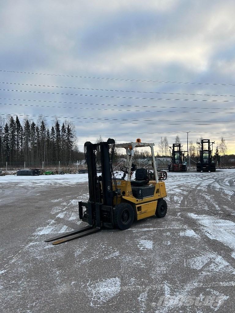 TCM FG 25 N2 Gasolmotviktstruckar