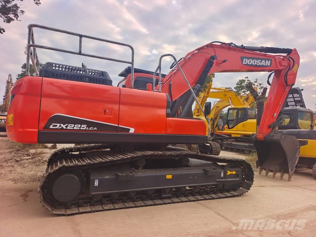 Doosan DX 225 LC-9C Bandgrävare