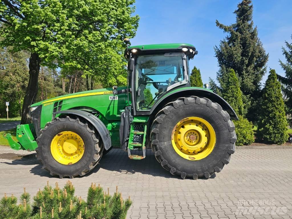John Deere 8245 R Traktorer