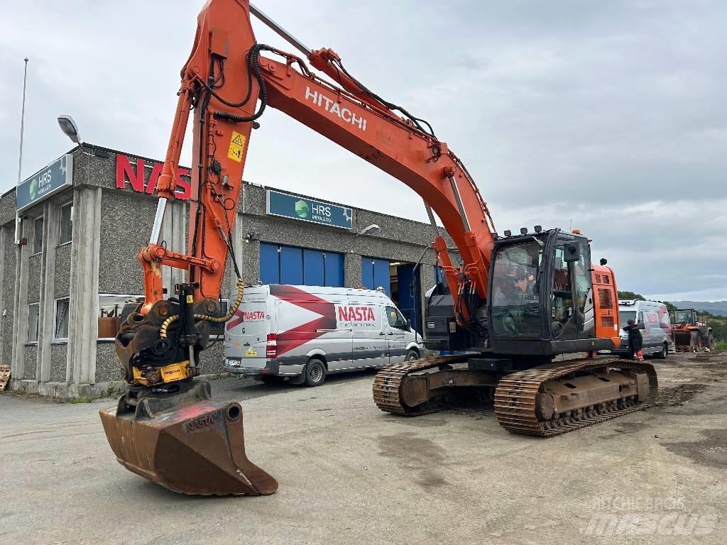 Hitachi ZX225USLC-5 Bandgrävare