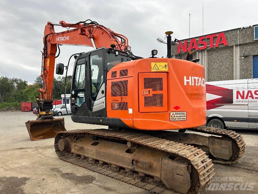 Hitachi ZX225USLC-5 Bandgrävare
