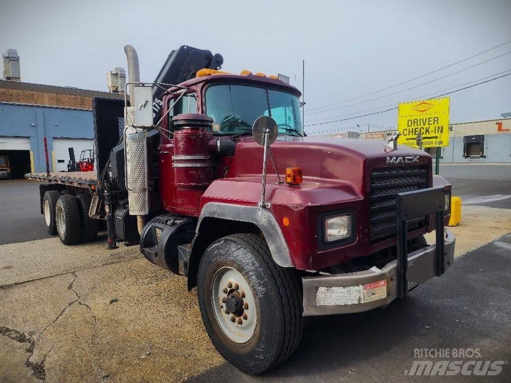Mack RD 690 S Kranbilar