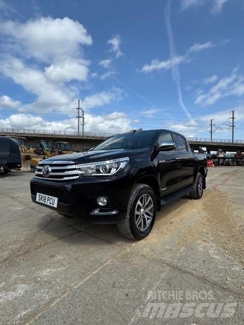 Toyota Hilux Flakbilar/Pickuper