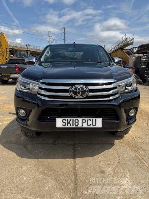 Toyota Hilux Flakbilar/Pickuper