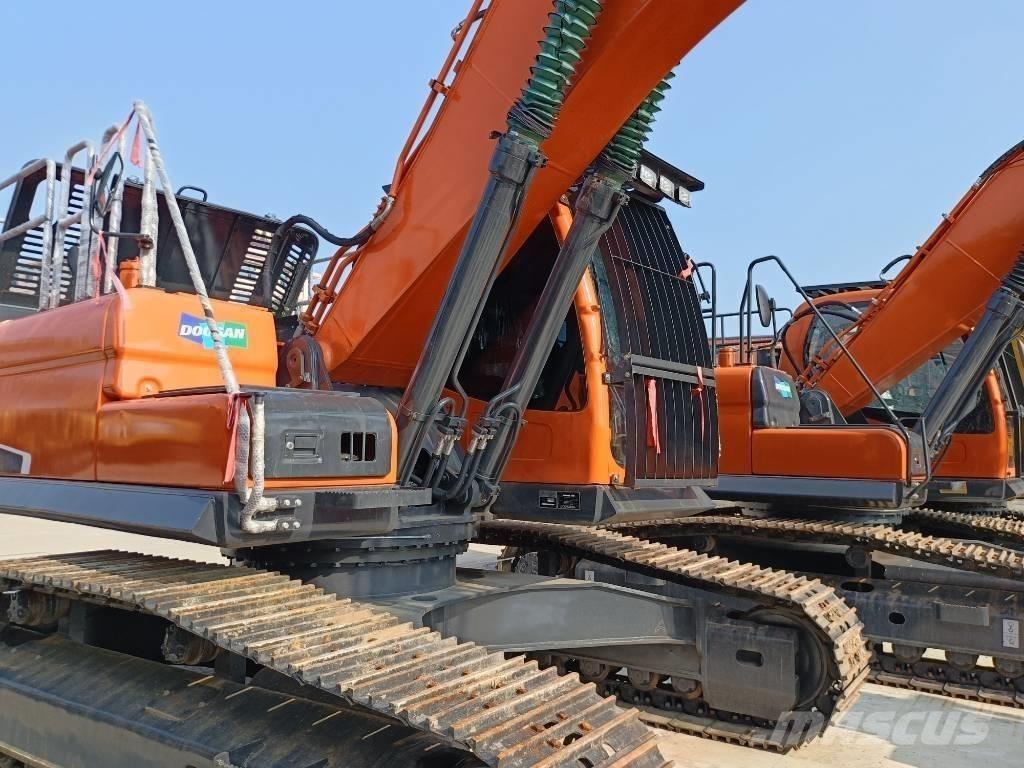 Doosan DX300-9 Bandgrävare