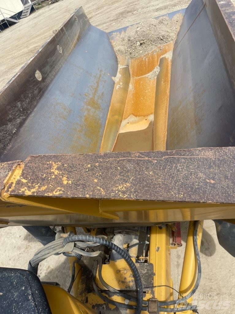 CAT 725 Midjestyrd dumper
