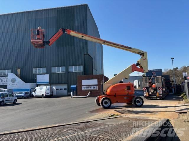 JLG 800 AJ Bomliftar