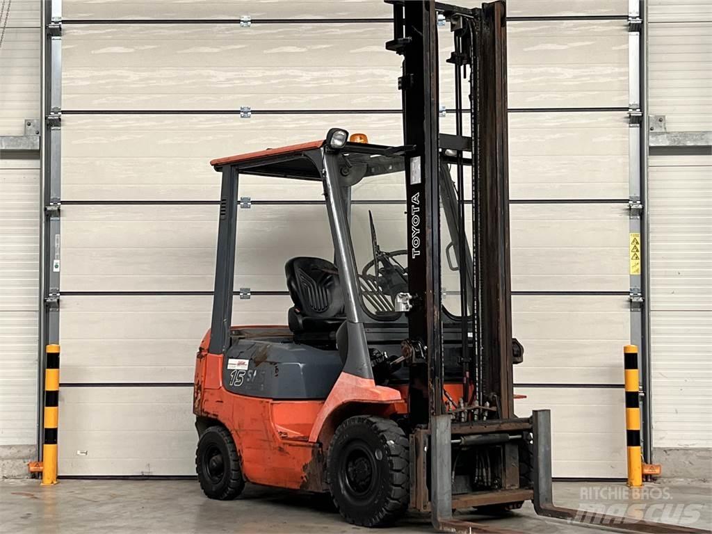 Toyota 02-7FDF15 Dieselmotviktstruckar
