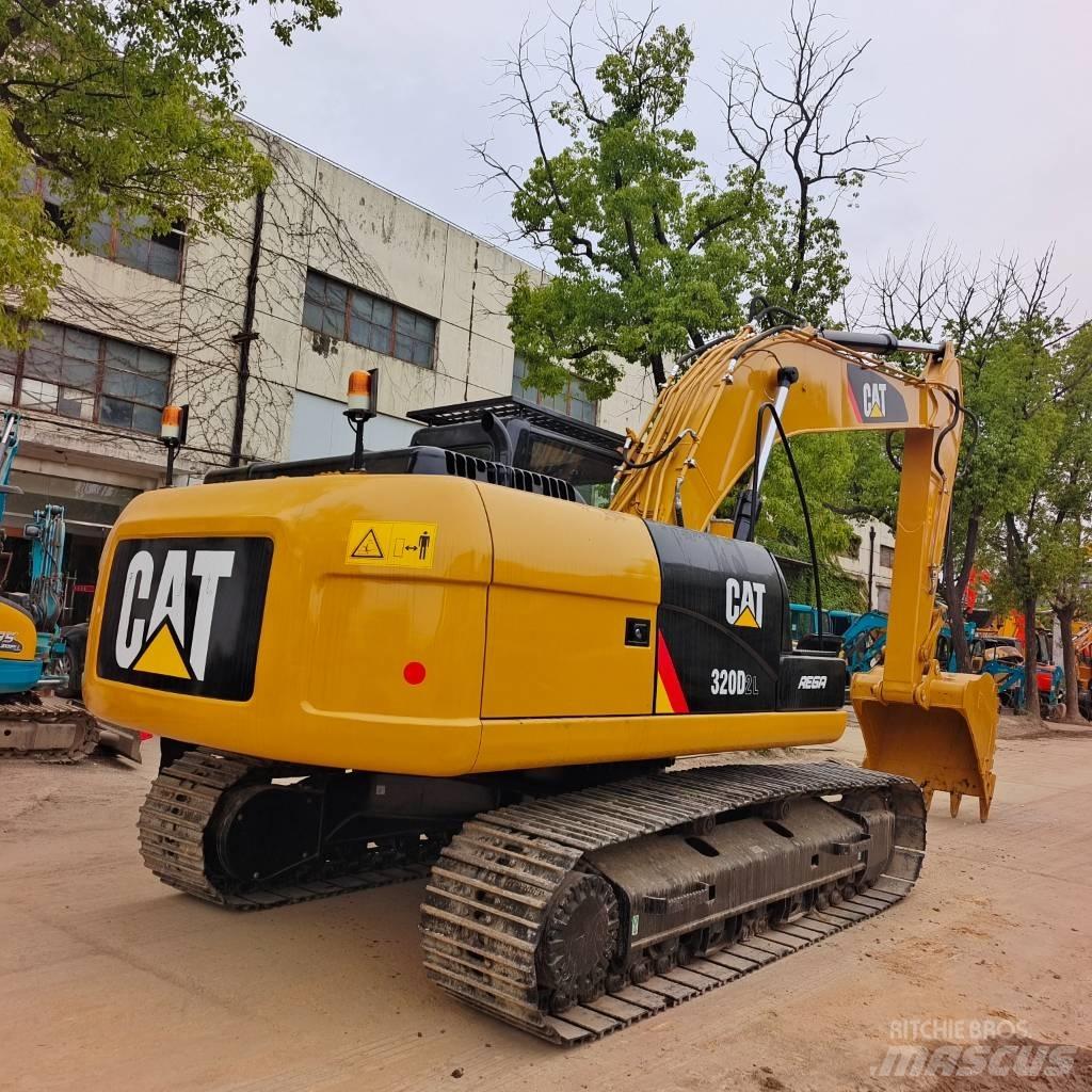 CAT 320 D2L Bandgrävare