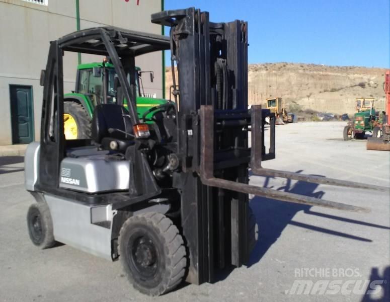 Nissan FD02A25Q Dieselmotviktstruckar