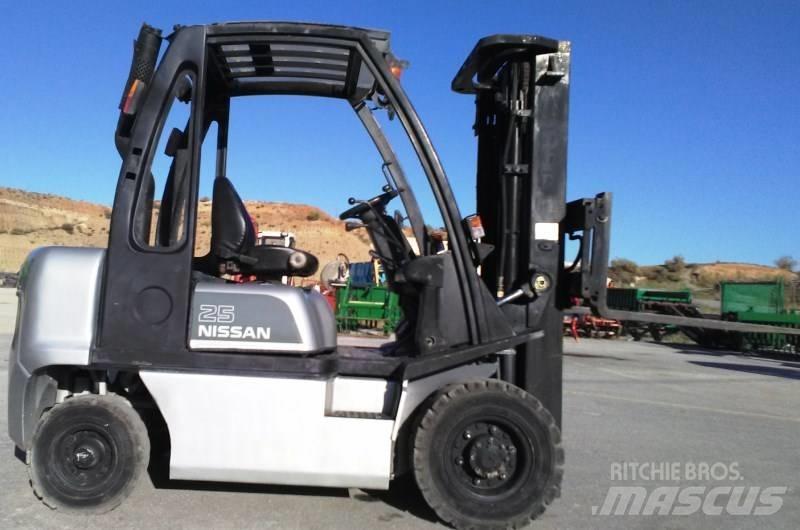 Nissan FD02A25Q Dieselmotviktstruckar
