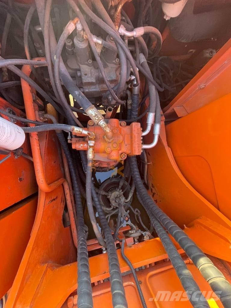 Doosan 220 LC-7 Bandgrävare