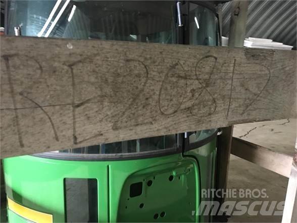 John Deere  Hytter och interiör