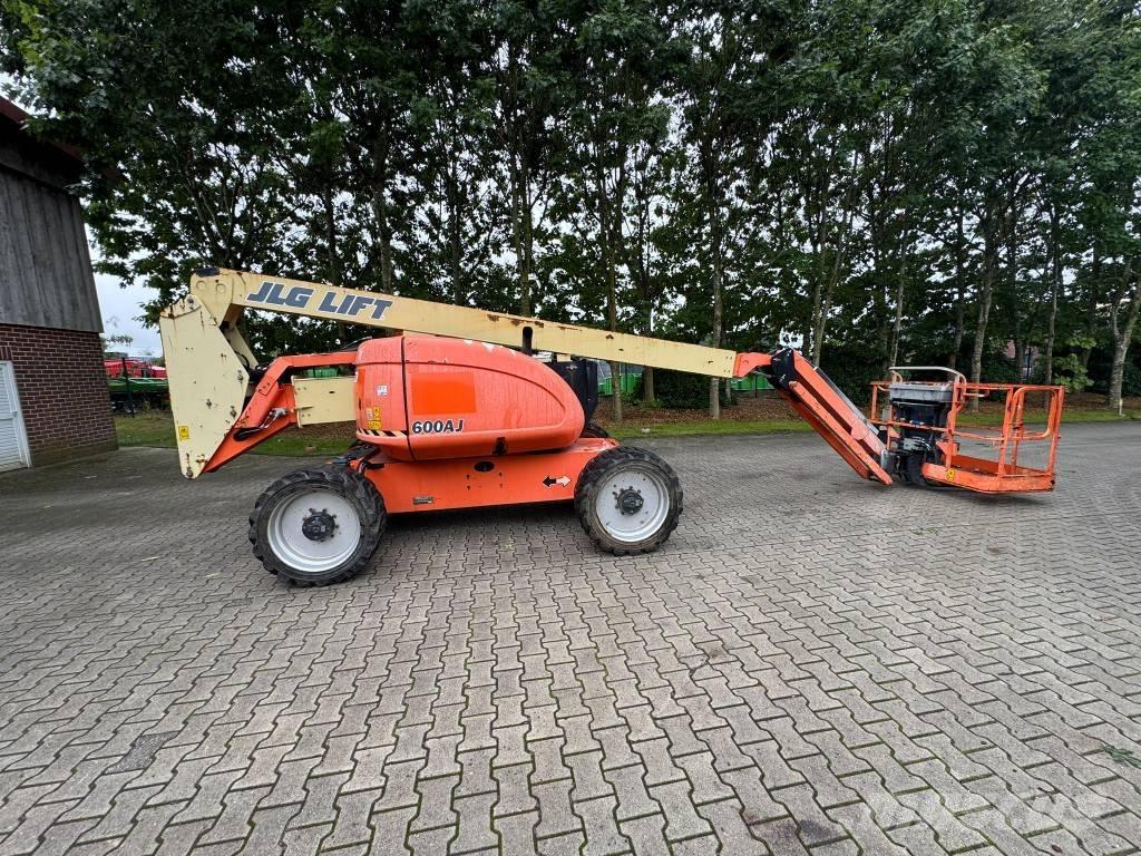 JLG 600 AJ Bomliftar